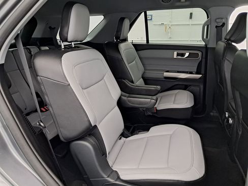 Used 2021 Ford Explorer XLT w/ Equipment Group 202A image 25