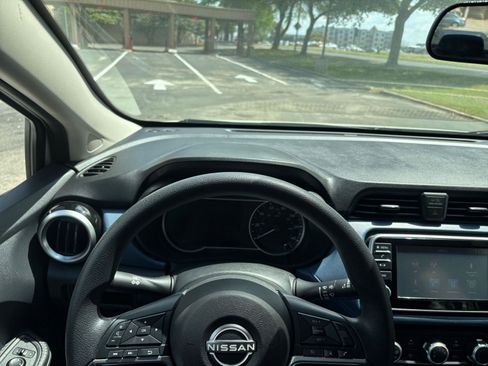 Used 2025 Nissan Versa SV image 31