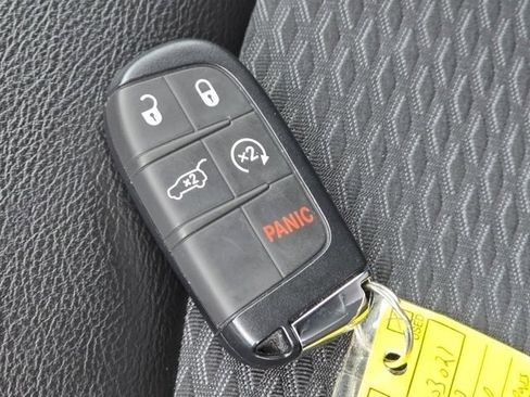 Used 2022 Jeep Compass Latitude w/ Convenience Group image 37