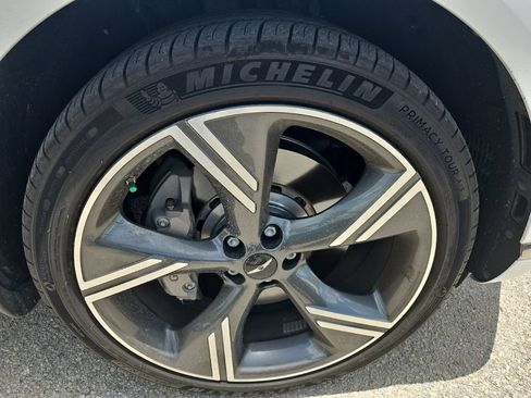 Used 2025 Genesis GV80 2.5T Prestige AWD/4WD image 13