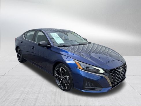 Used 2024 Nissan Altima 2.5 SR image 3