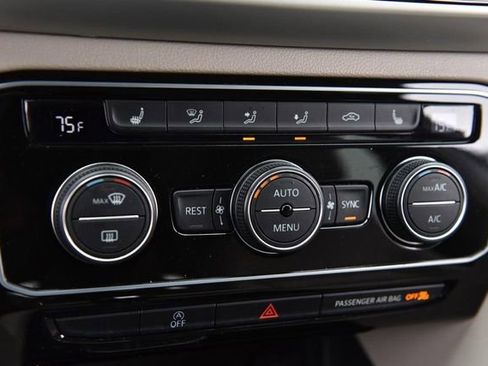 Certified 2022 Volkswagen Atlas SE w/ Panoramic Sunroof Package image 15