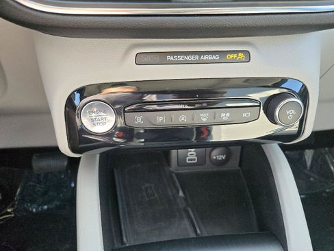 Used 2024 Ford Escape Platinum w/ Class II Trailer Tow Package AWD/4WD image 21