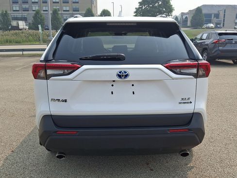 Certified 2021 Toyota RAV4 XLE w/ Convenience Package AWD/4WD image 5