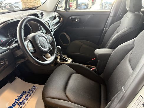 Used 2017 Jeep Renegade Latitude AWD/4WD image 2