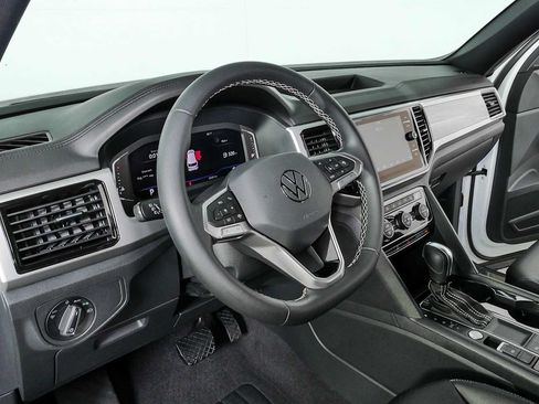Certified 2023 Volkswagen Atlas Cross Sport SE FWD image 7