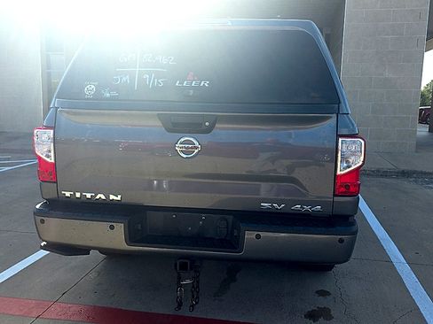 Used 2019 Nissan Titan SV w/ SV Convenience Package AWD/4WD image 10