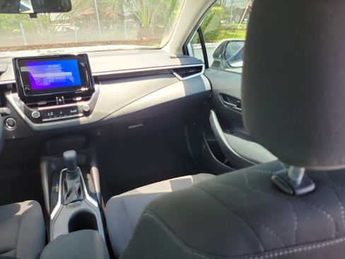 Used 2025 Toyota Corolla LE w/ Convenience Package FWD image 17