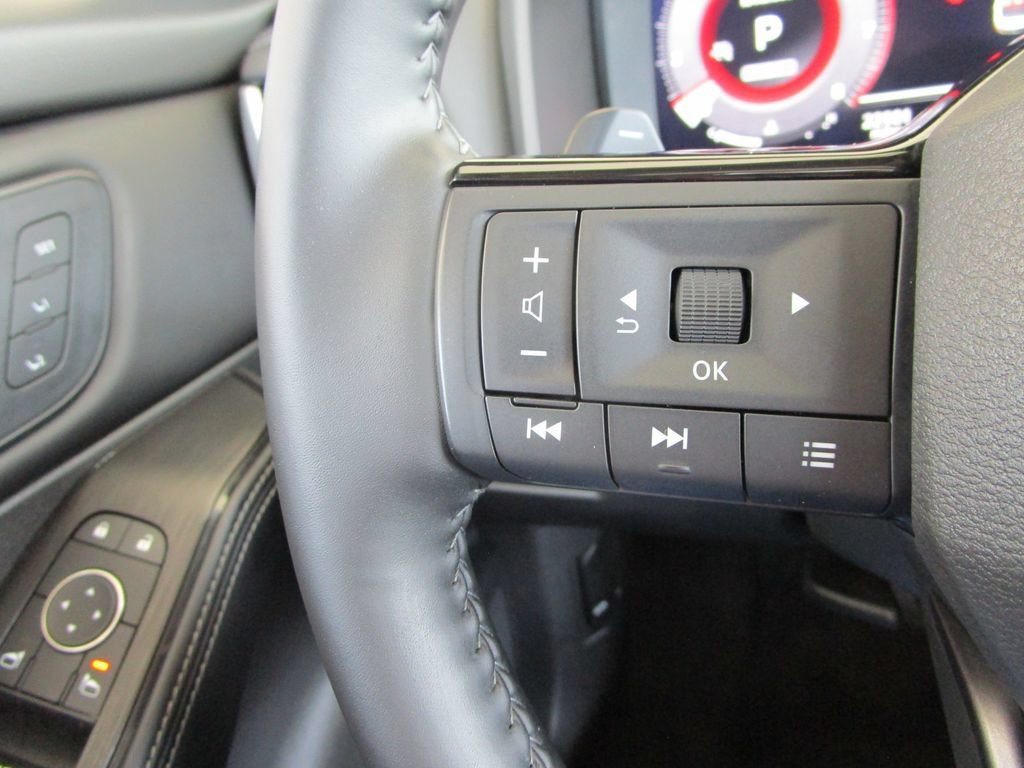 Used 2025 Nissan Rogue SL w/ Tech Package FWD image 35