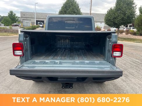 Used 2025 Jeep Gladiator Sport AWD/4WD image 29