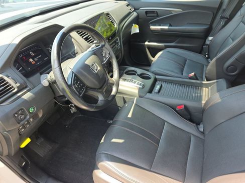 Used 2023 Honda Passport TrailSport image 13