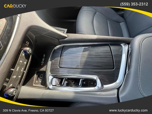 Used 2022 Buick Enclave Essence image 16