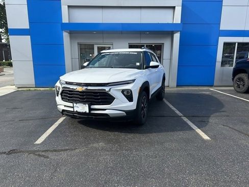 New 2025 Chevrolet TrailBlazer LT w/ LT Cold Weather Package image 2