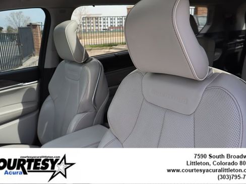 Used 2022 Jeep Grand Cherokee L Overland w/ Luxury Tech Group IV AWD/4WD image 22
