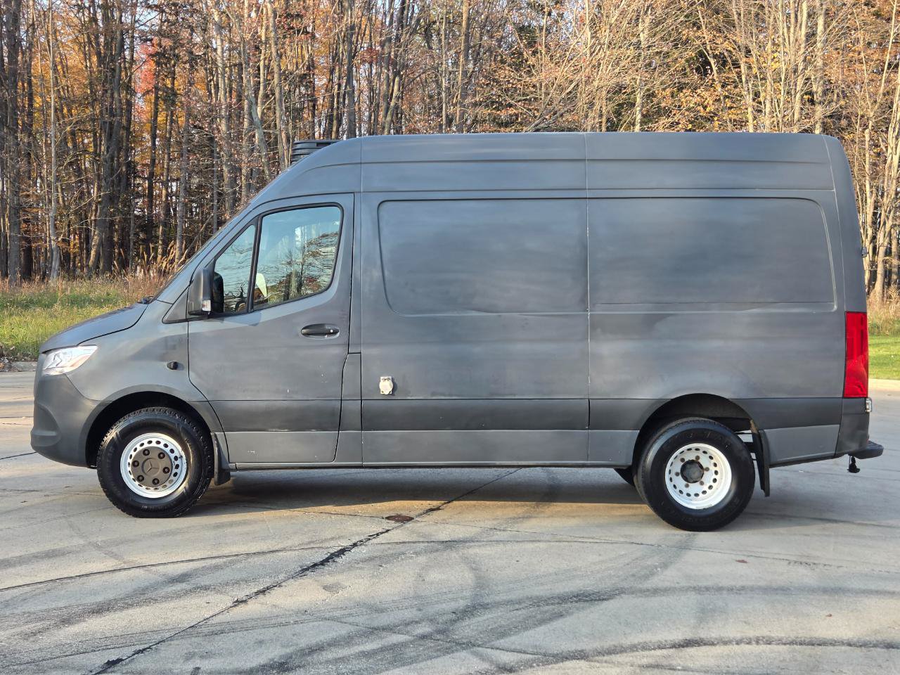 Used 2019 Freightliner Sprinter 144 RWD image 3