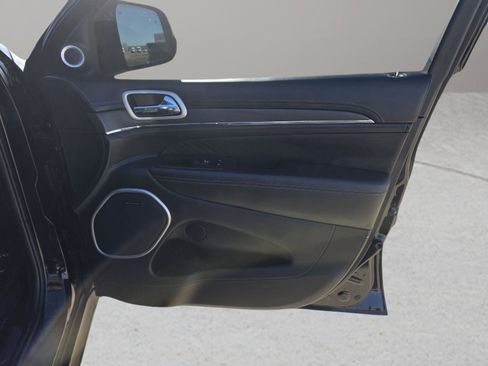 Used 2018 Jeep Grand Cherokee SRT image 32