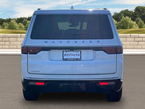 Used 2023 Jeep Wagoneer 4WD w/ HD Trailer Tow Package image 4