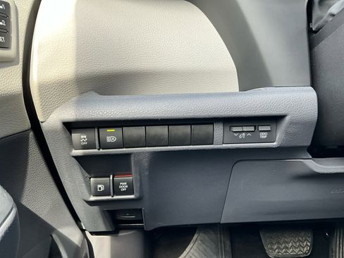 Used 2021 Toyota Sienna Limited image 20