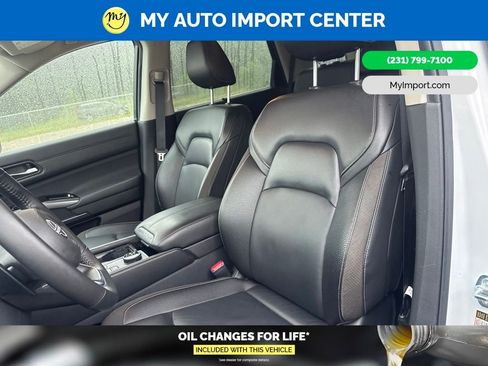 Used 2025 Nissan Pathfinder SL AWD/4WD image 7