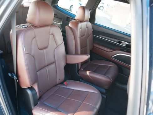 Used 2024 Kia Telluride EX w/ EX Captain's Chair Package image 22