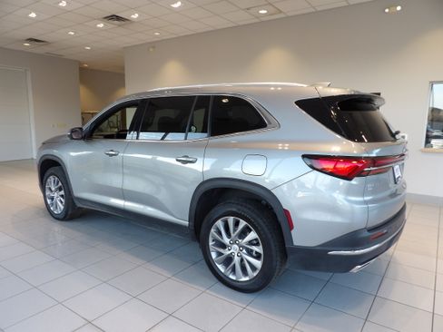 Used 2025 Buick Enclave Preferred image 6