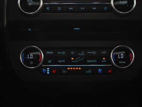Used 2018 Ford Expedition Max Limited w/ Equipment Group 301A AWD/4WD image 21