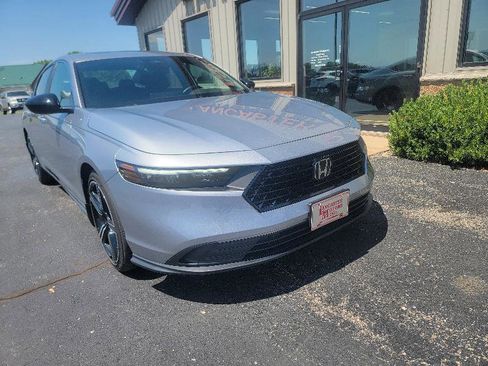 Used 2025 Honda Accord Sport image 2