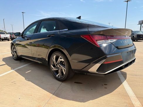 Used 2025 Hyundai Elantra SEL FWD image 6