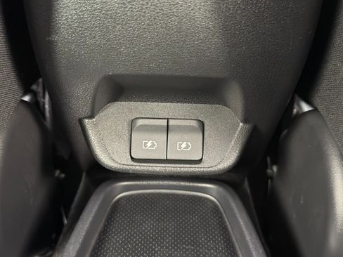 Used 2025 Nissan Leaf S image 28