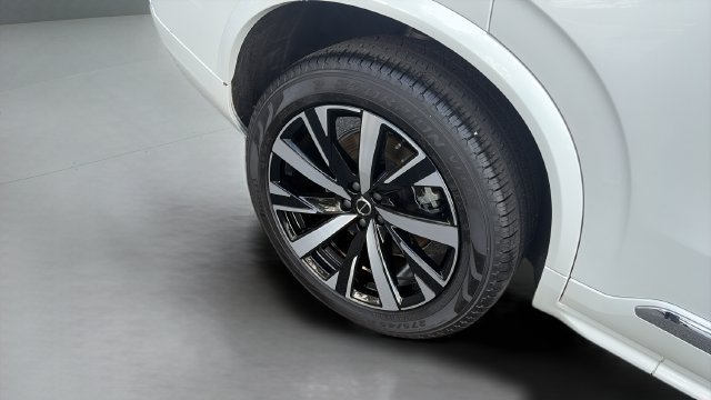 Certified 2025 Volvo XC90 B5 Core AWD/4WD image 15