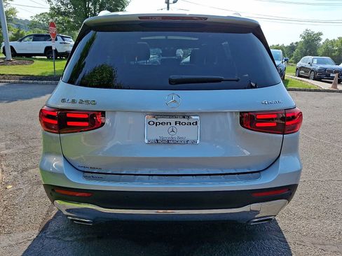Used 2026 Mercedes-Benz GLB 250 4MATIC image 5