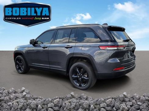 Used 2024 Jeep Grand Cherokee Altitude AWD/4WD image 4