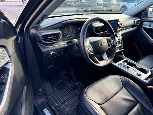 Used 2022 Ford Explorer Limited w/ Equipment Group 301A AWD/4WD image 7