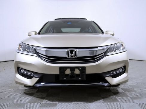 Used 2017 Honda Accord EX image 5