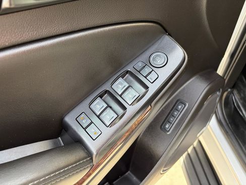 Used 2017 Chevrolet Suburban LT image 12