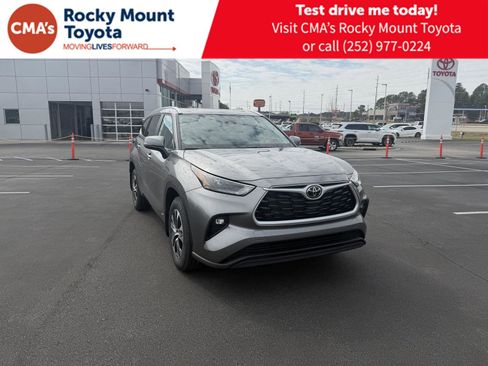 New 2026 Toyota Highlander XLE image 1