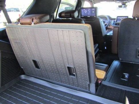 Used 2021 Chevrolet Tahoe High Country w/ Premium Package AWD/4WD image 11
