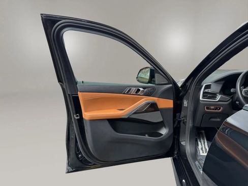 Used 2022 BMW X6 M50i w/ Executive Package image 13