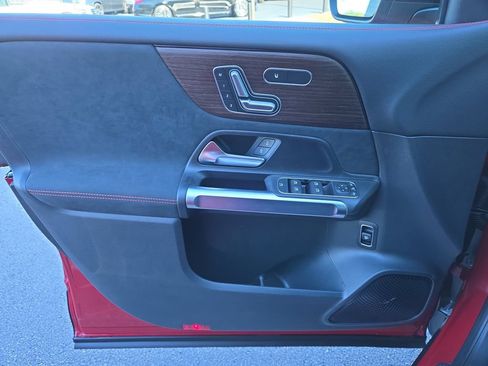 Used 2026 Mercedes-Benz GLB 250 4MATIC image 18