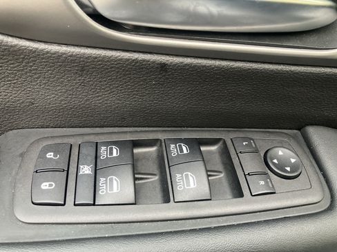 Used 2025 Chrysler Pacifica Select FWD image 20