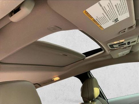 Used 2025 Toyota Sienna XLE FWD image 16