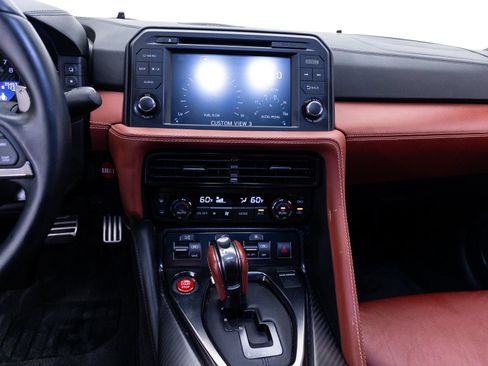 Used 2020 Nissan GT-R Premium w/ Premium Interior Package AWD/4WD image 17