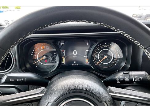 Used 2025 Jeep Wrangler Unlimited Rubicon AWD/4WD image 23