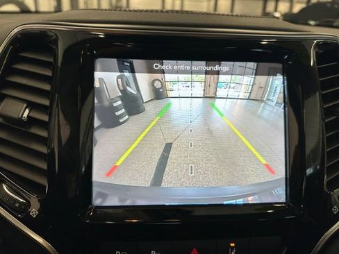 Used 2022 Jeep Cherokee Limited AWD/4WD image 29