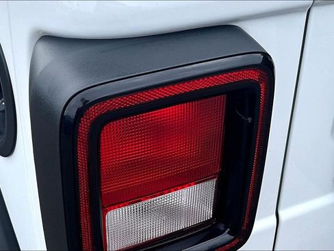 Used 2025 Jeep Wrangler Sport S image 24