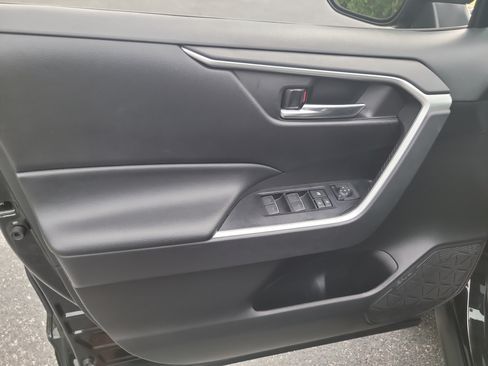 Certified 2022 Toyota RAV4 XLE w/ Convenience Package FWD image 18