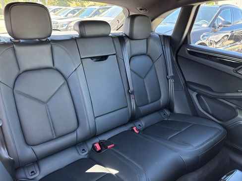 Used 2025 Porsche Macan AWD/4WD image 18