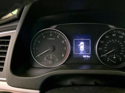 Used 2017 Hyundai Elantra Value Edition FWD image 9