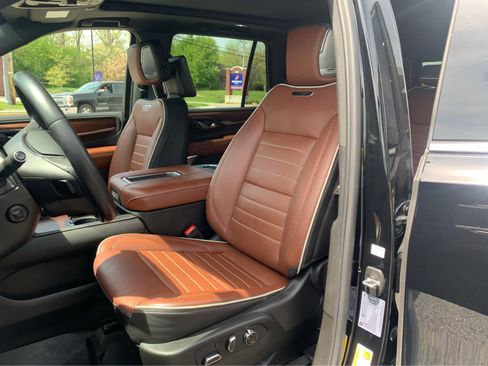 Used 2024 GMC Yukon Denali Ultimate AWD/4WD image 13