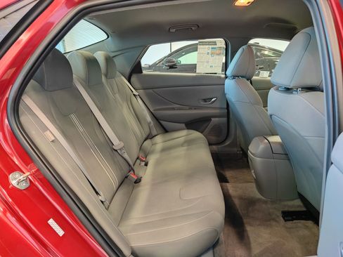 Used 2024 Hyundai Elantra SEL FWD image 13
